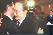 迪庆李明博、朴槿惠给金文洙打气 鼓励其争取赢得韩国大选