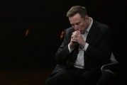 迪庆特斯拉股价收涨超3%：特朗普无意沟通，马斯克父亲劝儿子低头